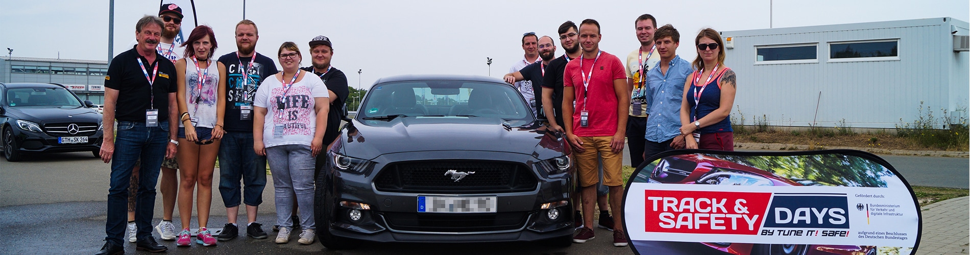 Teilnehmer der Track and Safety Days mit Ford Mustang